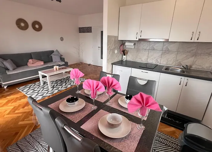 公寓 Apartma San Marino 诺维·维诺多尔斯基