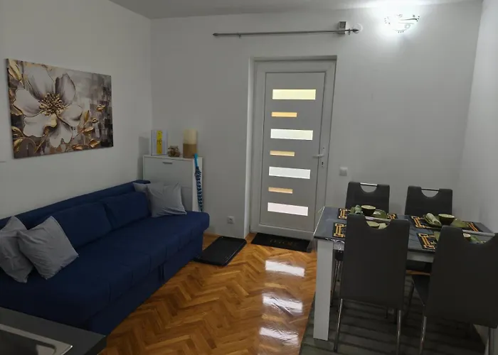 公寓 Apartma San Marino 诺维·维诺多尔斯基